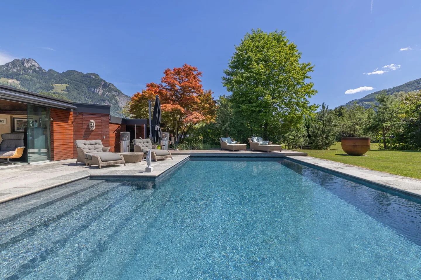 Résidence exclusive avec piscine et jardin privé idyllique - Photo 3 sur 13