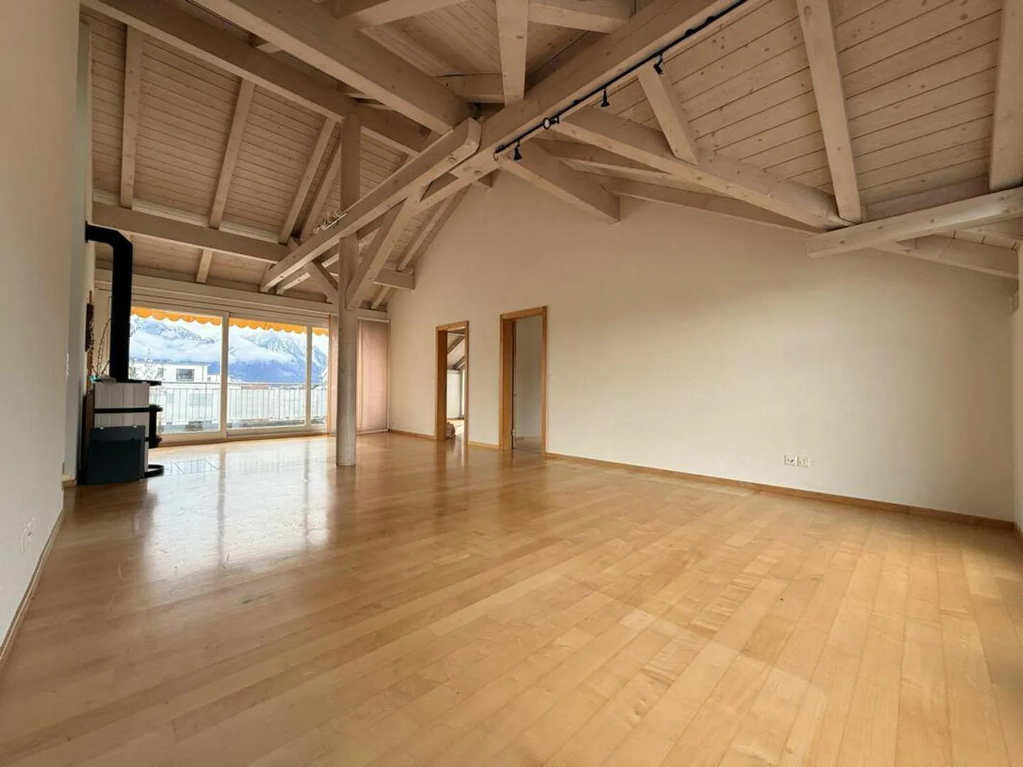 Penthouse spacieux de 3,5 pièces au centre de Buchs-Räfis - Photo 2 sur 10