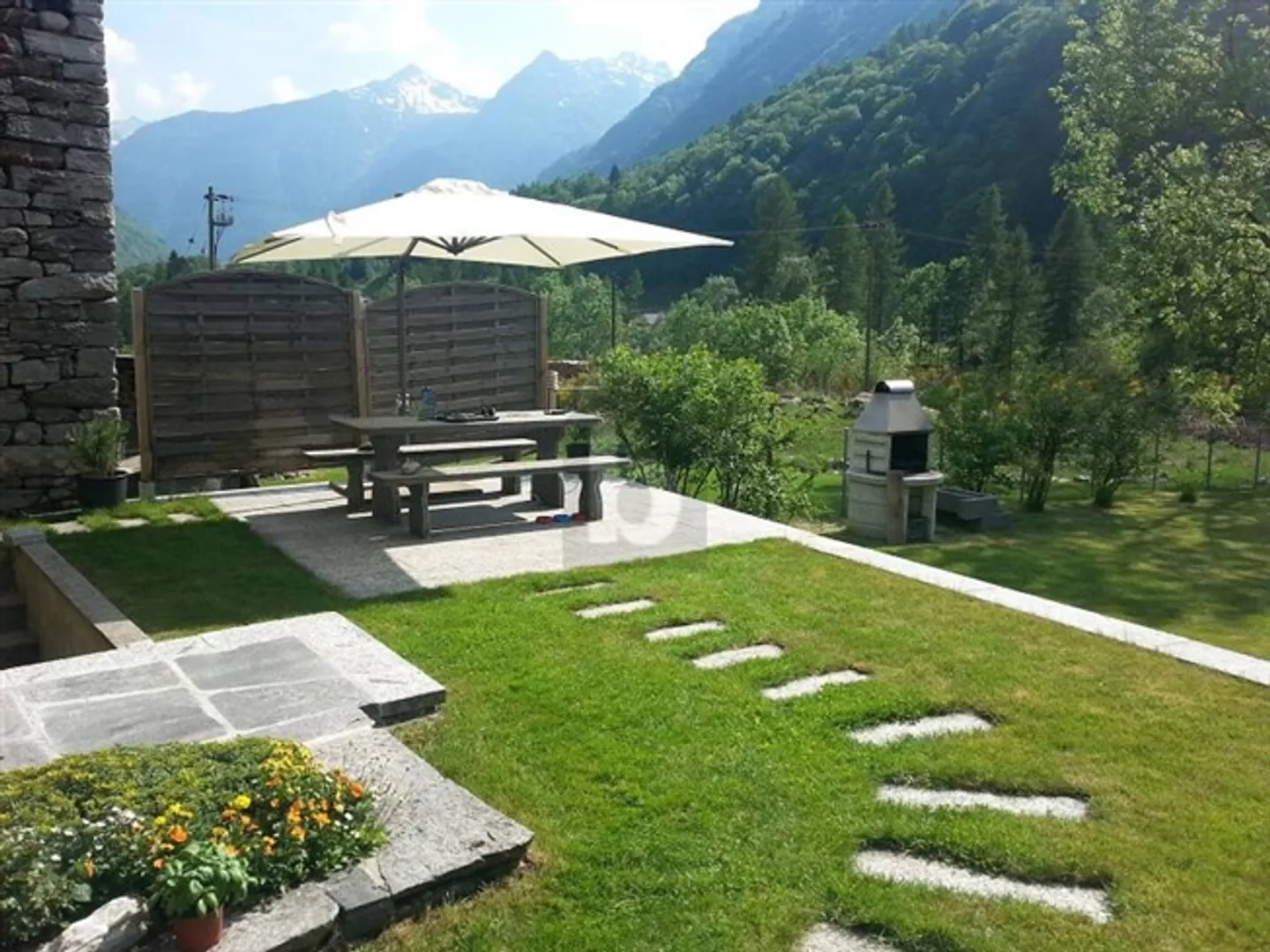 A PARADISE OASIS IN THE MIDST OF NATURE - Photo 2 of 6