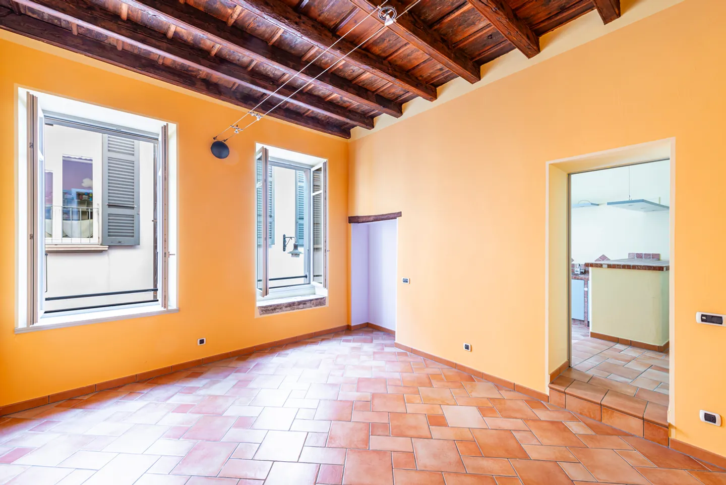 Bright office in the heart of Mendrisio - Photo 2 of 16