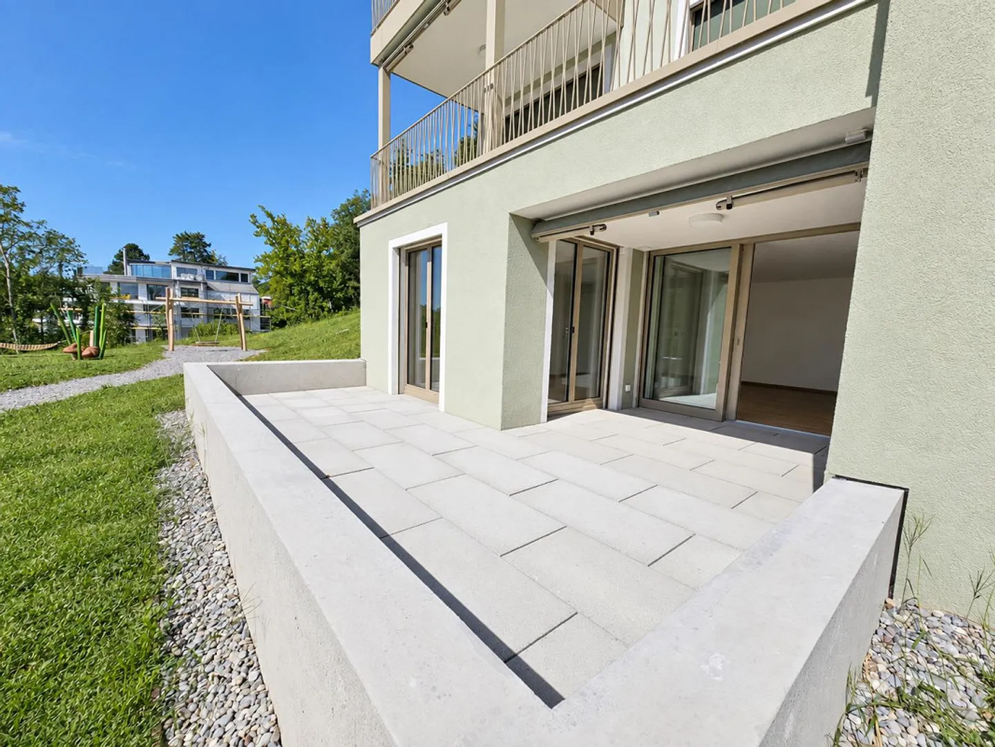 Modern Apartment with Lake View - Photo 2 of 8