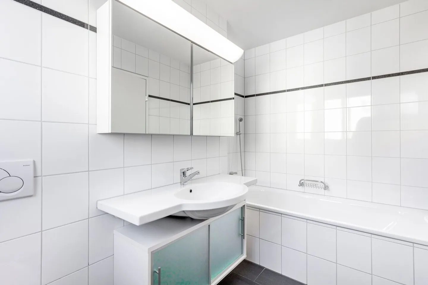 Modern 3.5 room apartment with glazed balcony - Photo 5 of 13