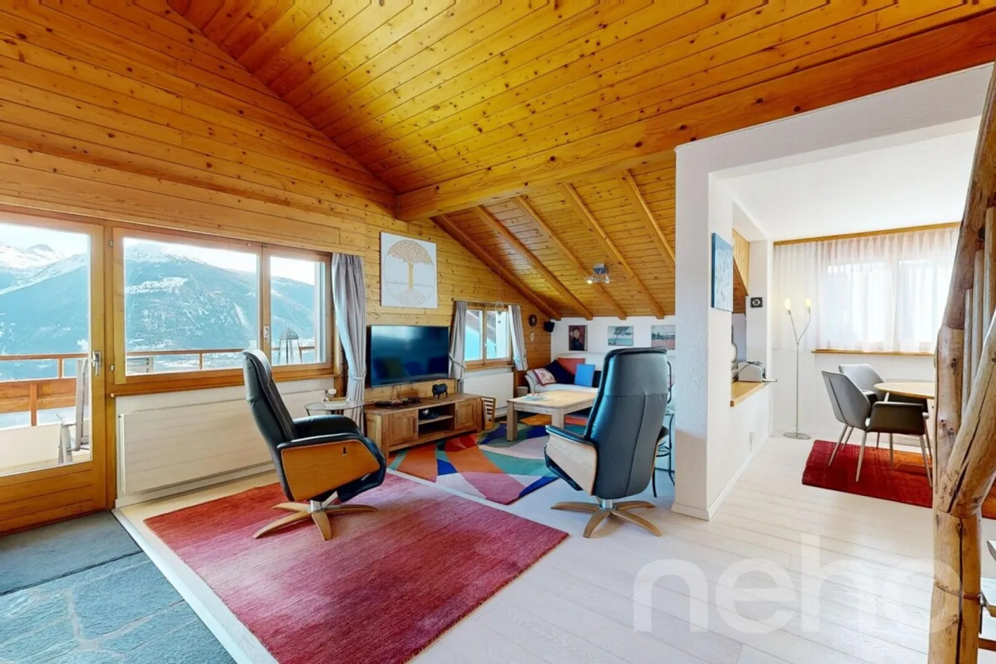 Beautiful furnished top-floor apartment with mezzanine - Photo 3 of 12