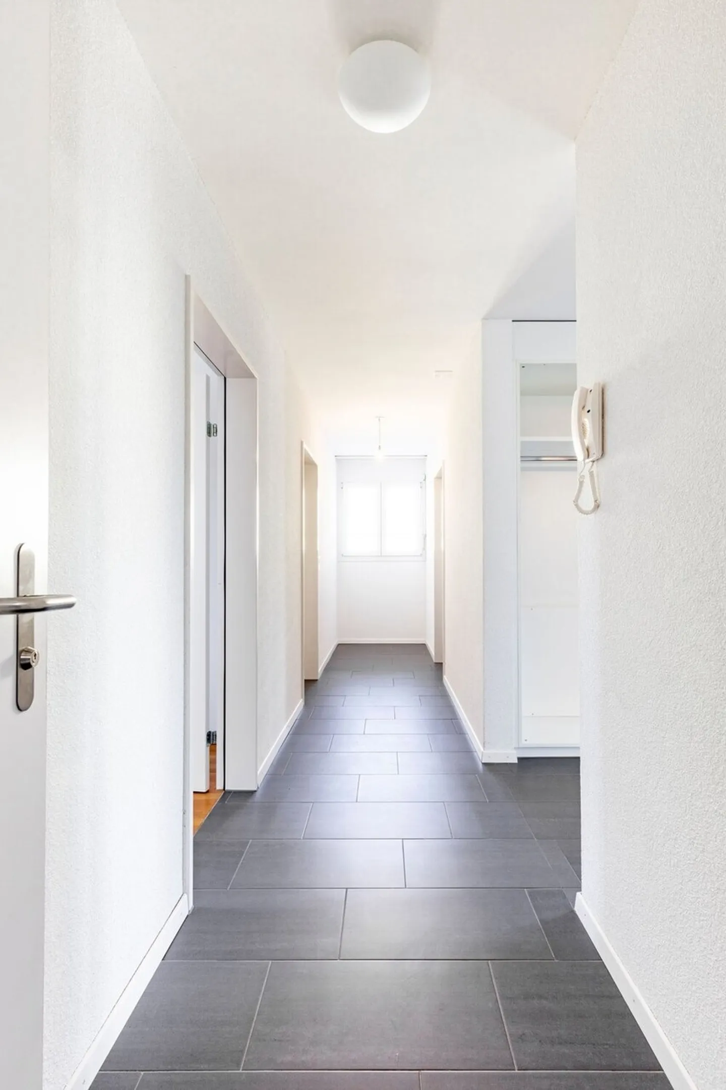 Modern 3.5 room apartment with glazed balcony - Photo 10 of 13