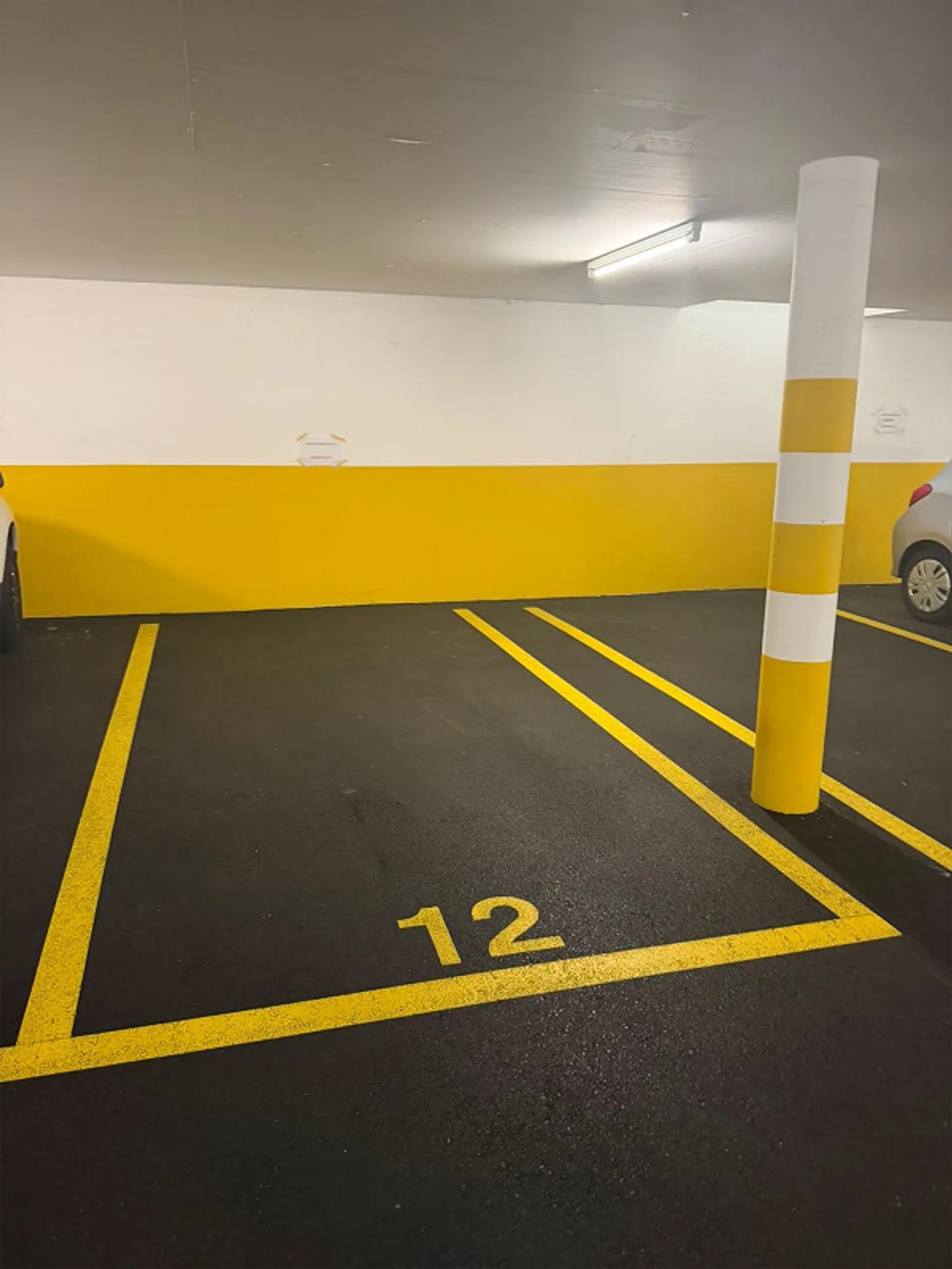 Nous louons un parking dans un garage à Sementina - Photo 1 sur 2