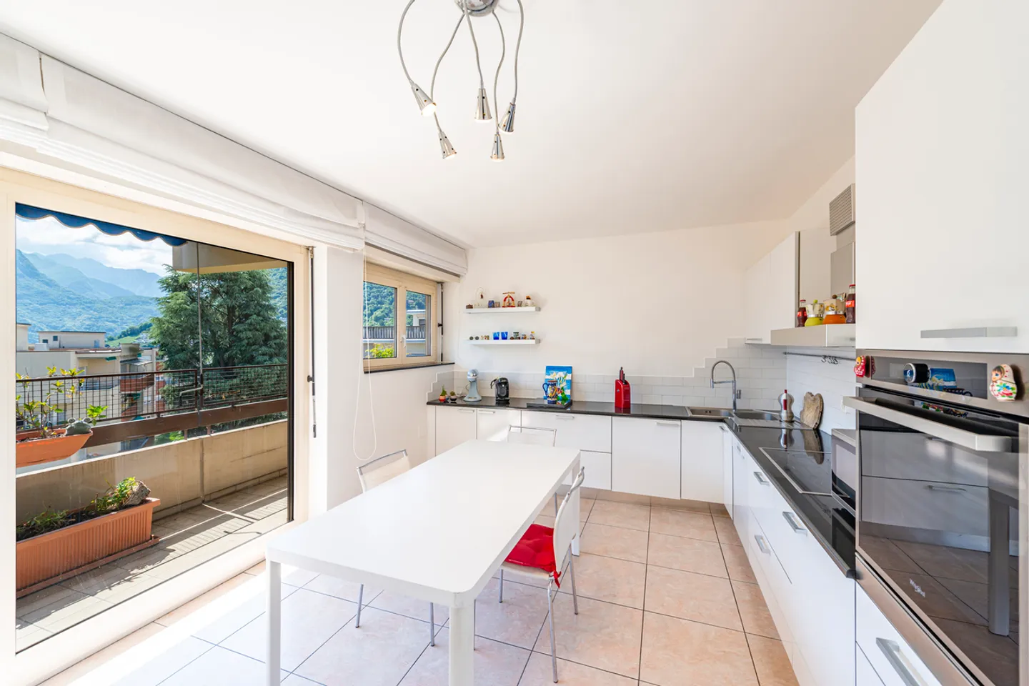Appartement spacieux et lumineux dans un quartier stratégique - Photo 4 sur 14