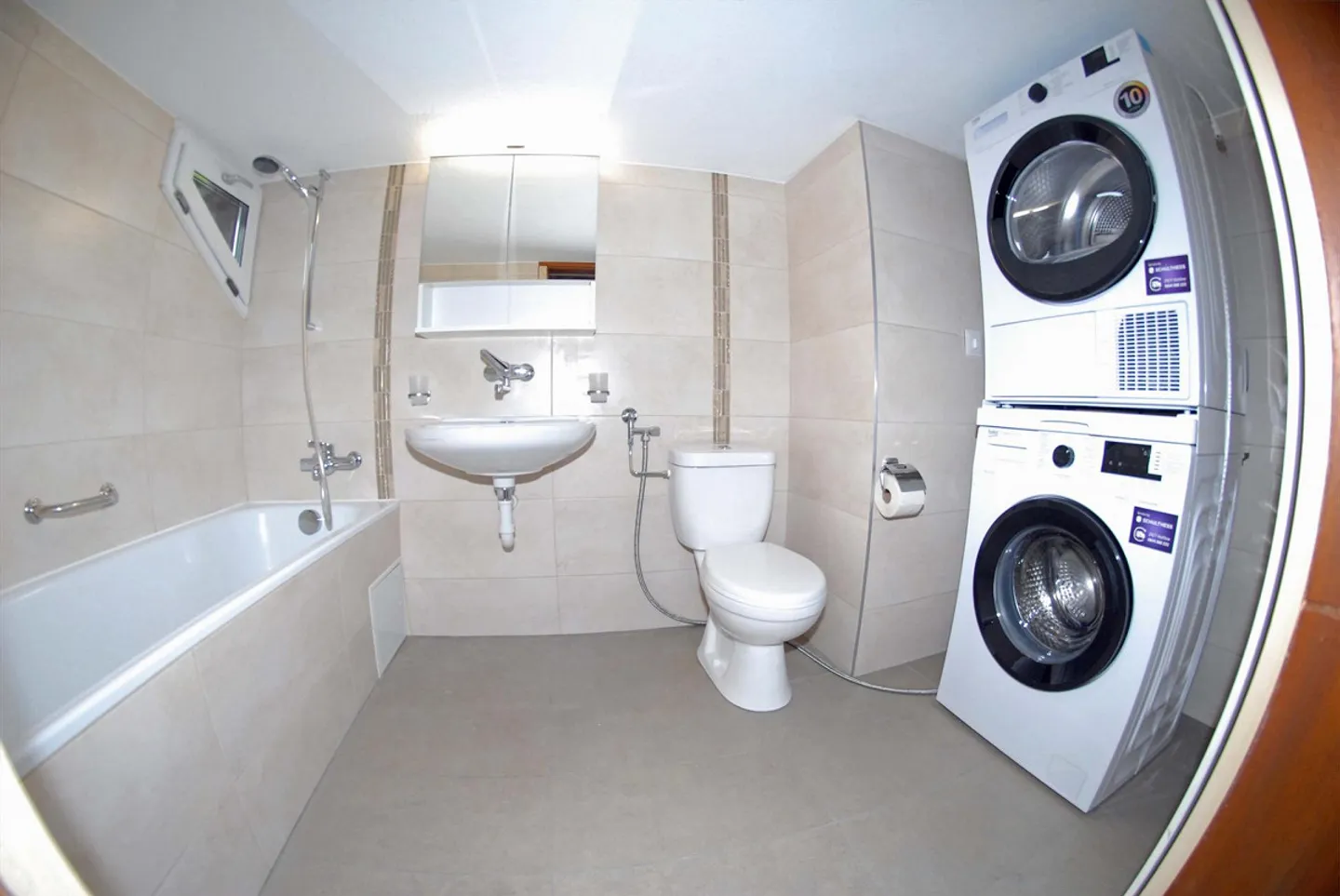 Freshly renovated apartment - Photo 1 of 12