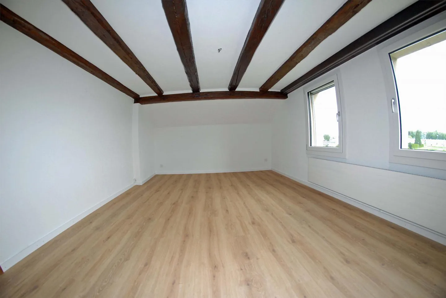 Freshly renovated apartment - Photo 10 of 12