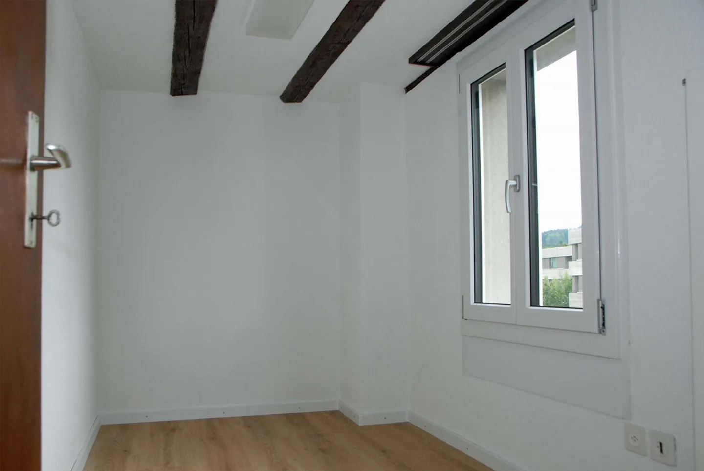 Freshly renovated apartment - Photo 12 of 12