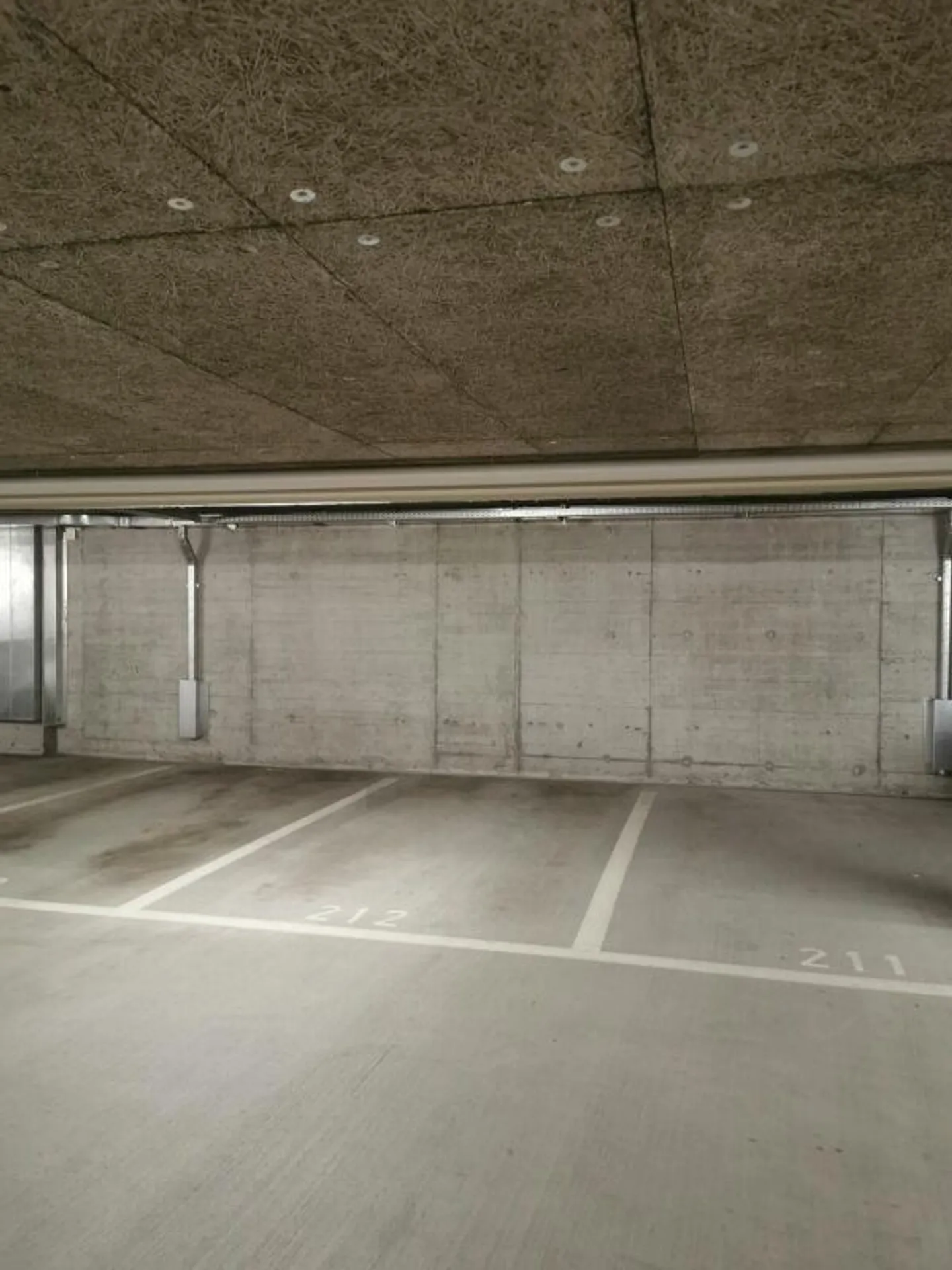 Place de parking souterrain dans le centre-ville - Photo 2 sur 2