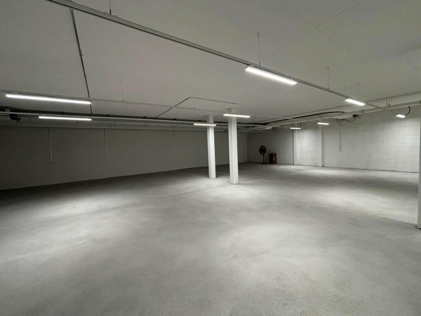 Ultimo spazio commerciale divisibile da 300 a 700 m2 in un quar... - Foto 6 di 10