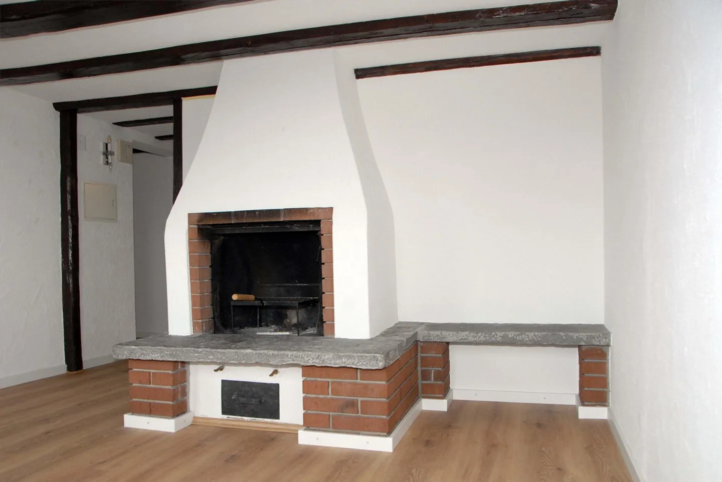 Freshly renovated apartment - Photo 9 of 12