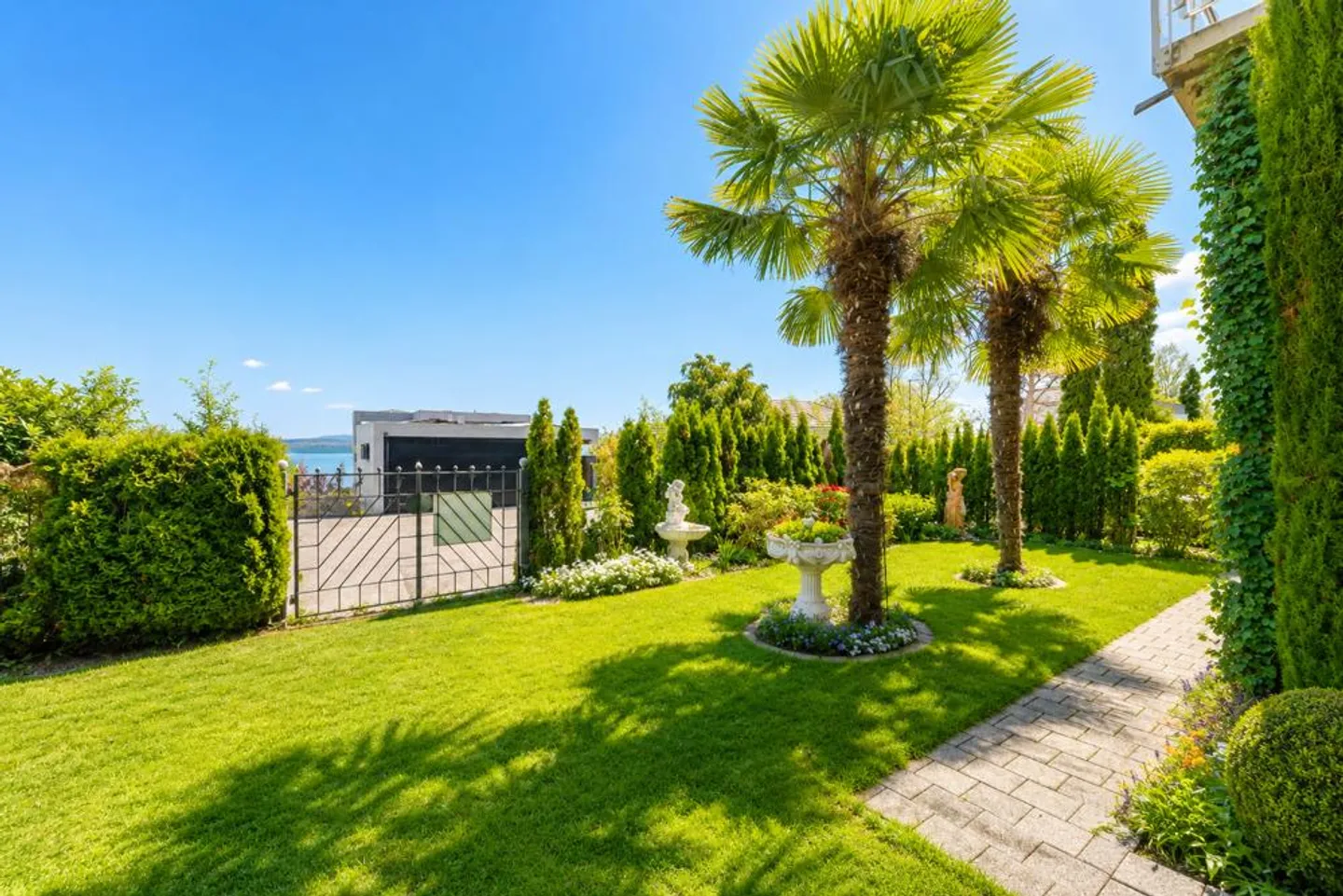 Un tocco di Toscana con un magnifico giardino e una vista lago impressionante - Foto 22 di 25