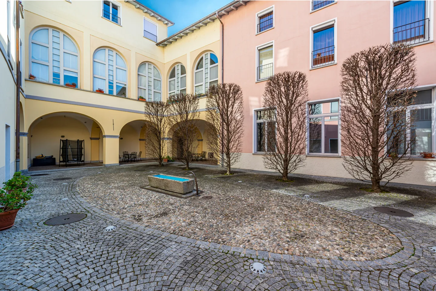 Bright office in the heart of Mendrisio - Photo 1 of 16