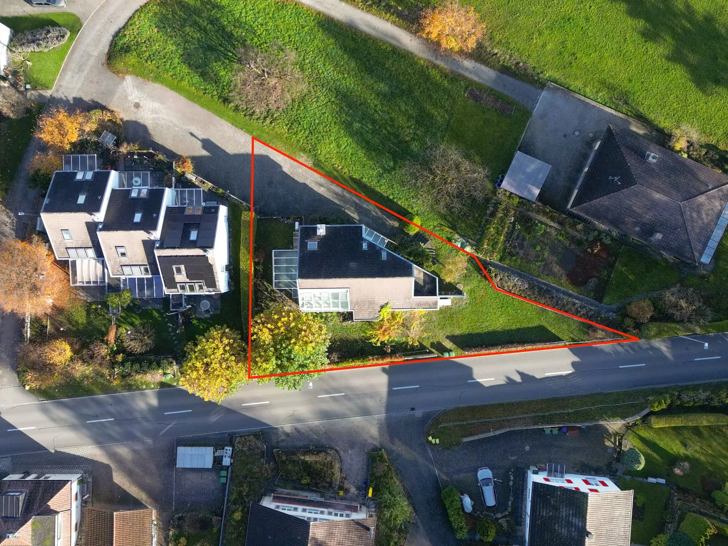 Light-flooded architect house with breathtaking views - Photo 3 of 23