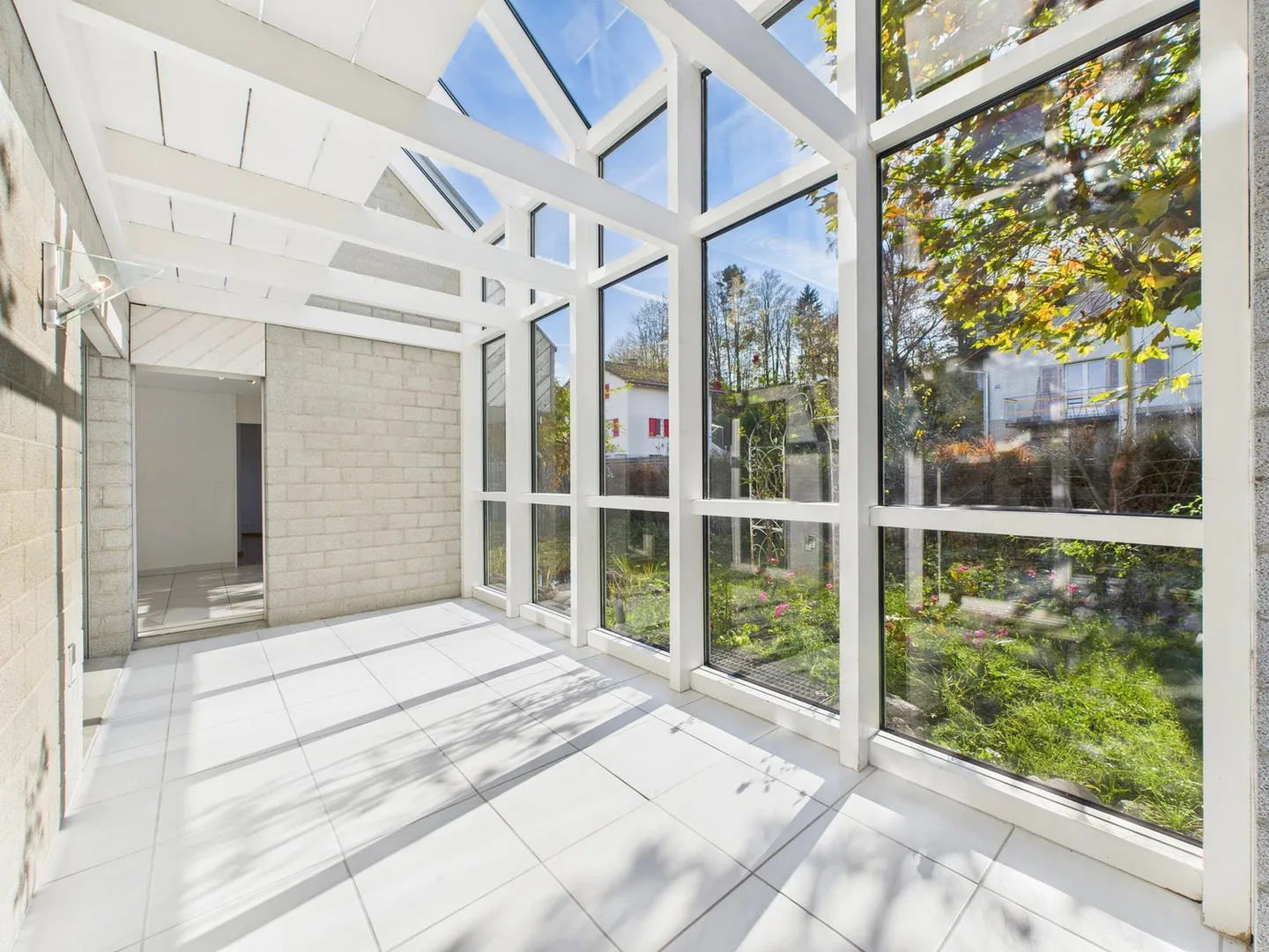 Light-flooded architect house with breathtaking views - Photo 7 of 23