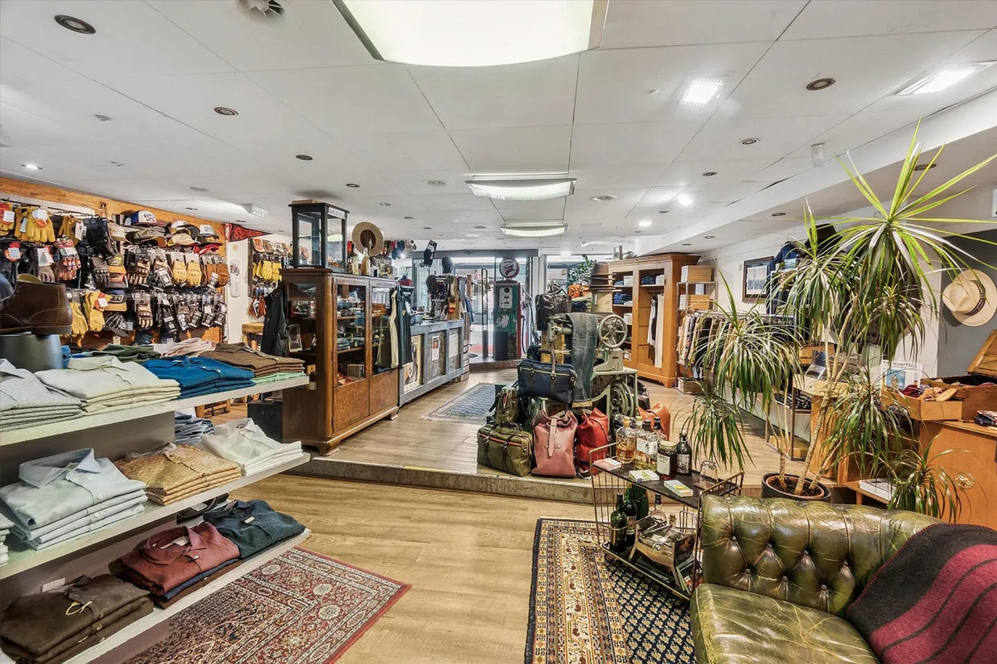 Attractive Shop and Commercial Space in a Central Location - 430m2 - Photo 4 of 13