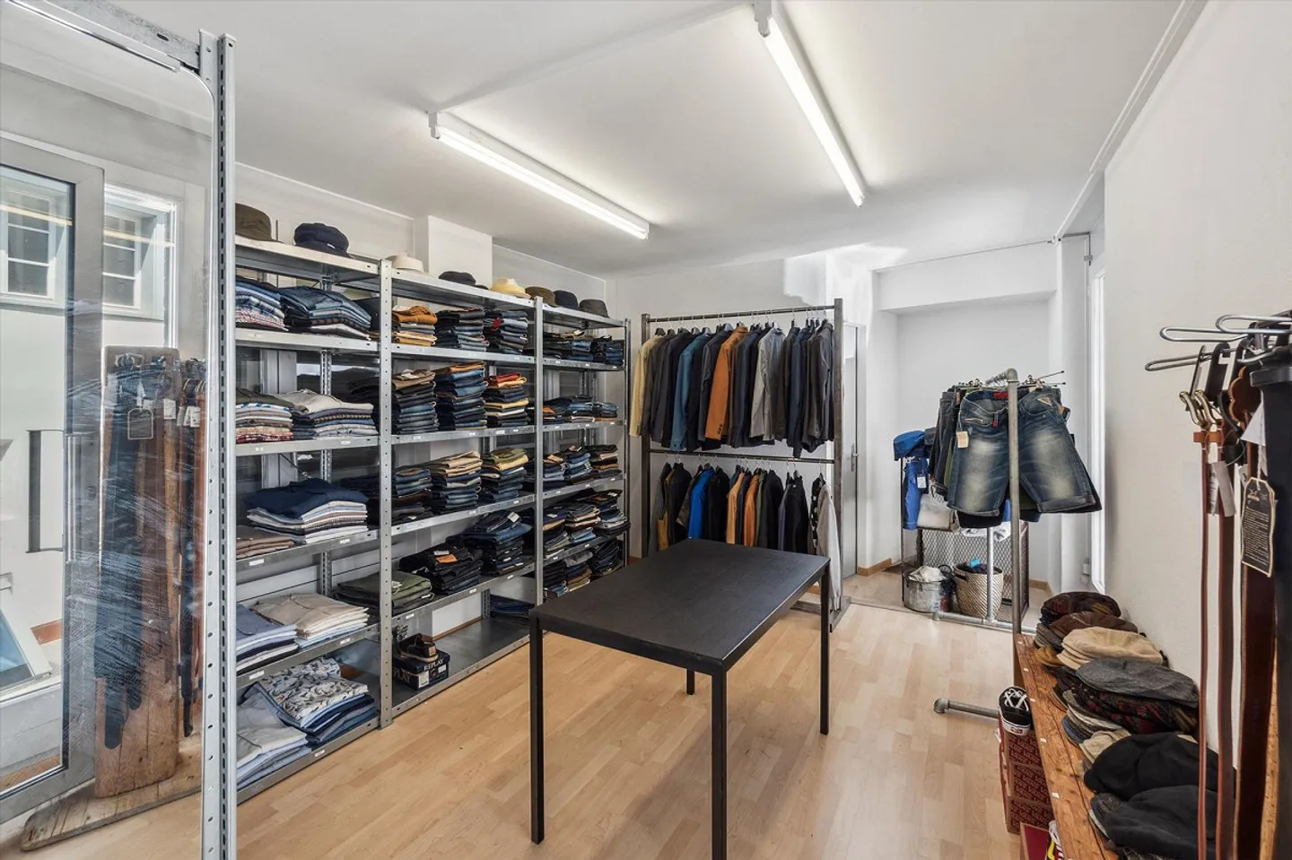 Attractive Shop and Commercial Space in a Central Location - 430m2 - Photo 11 of 13