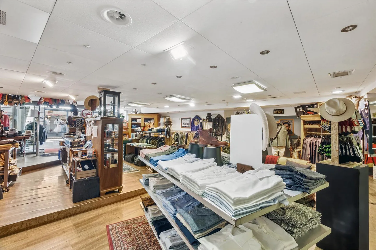 Attractive Shop and Commercial Space in a Central Location - 430m2 - Photo 12 of 13