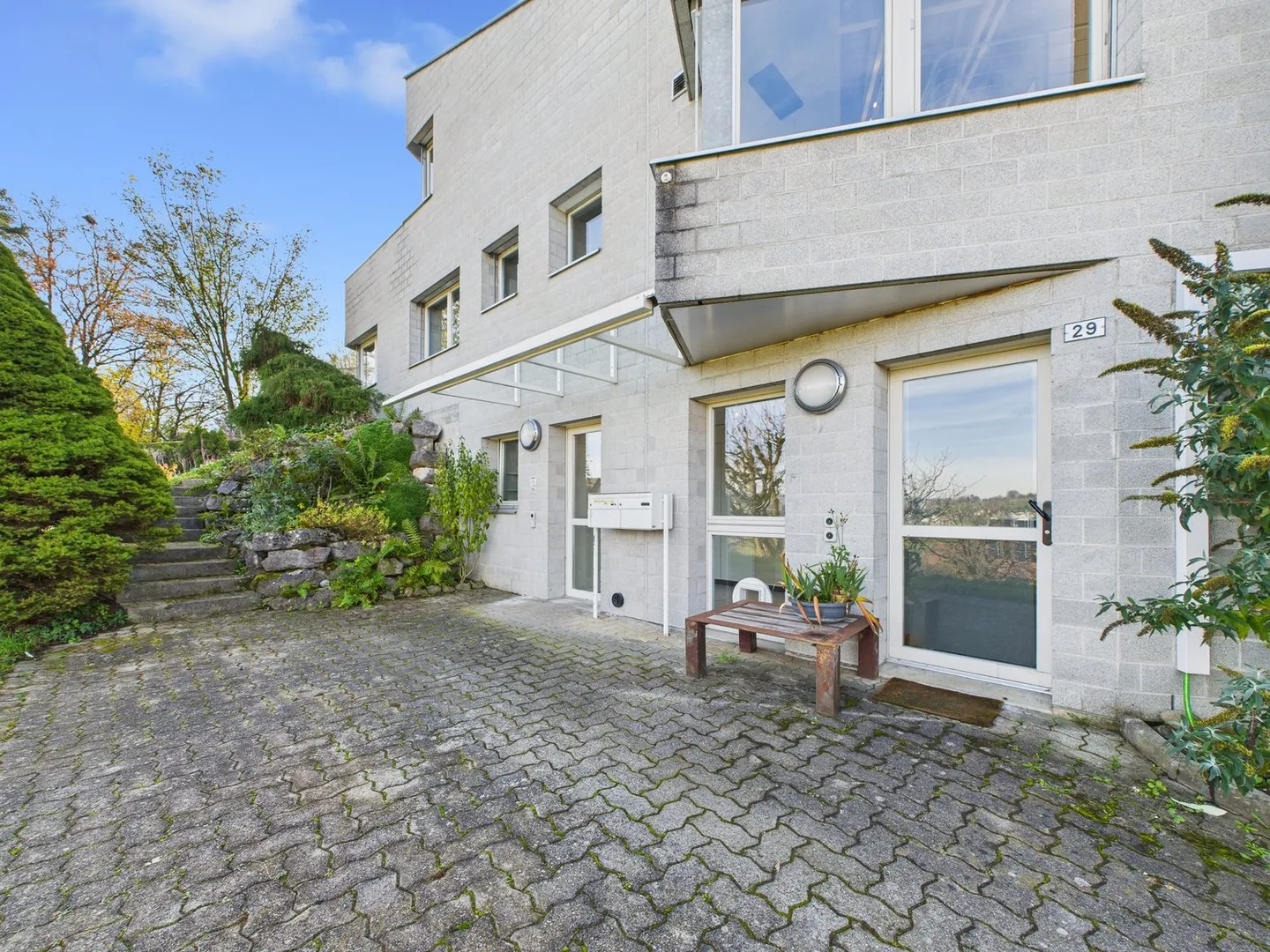 Light-flooded architect house with breathtaking views - Photo 9 of 23