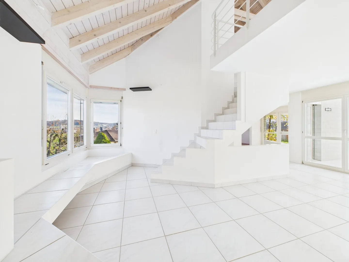 Light-flooded architect house with breathtaking views - Photo 11 of 23