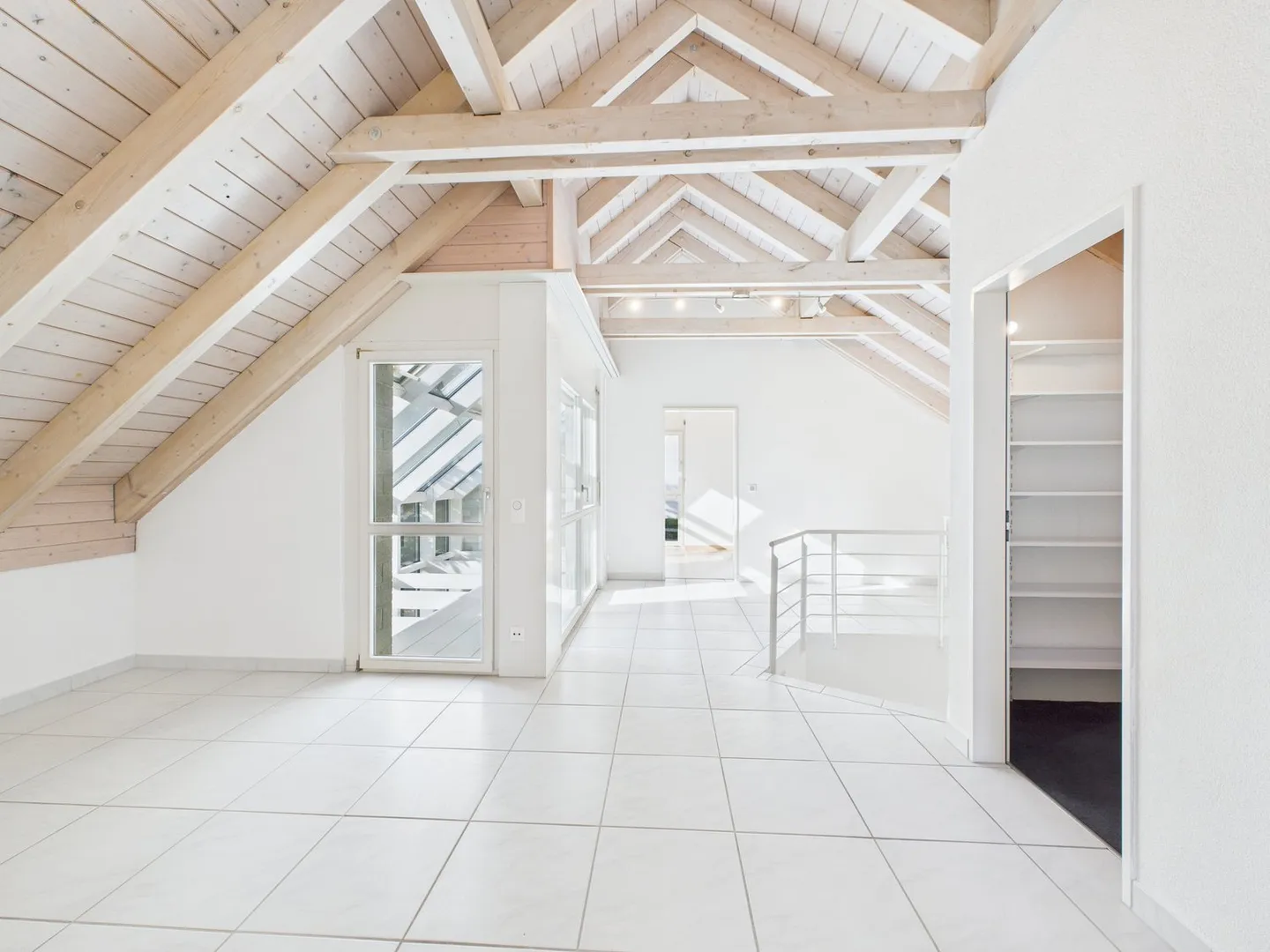 Light-flooded architect house with breathtaking views - Photo 13 of 23