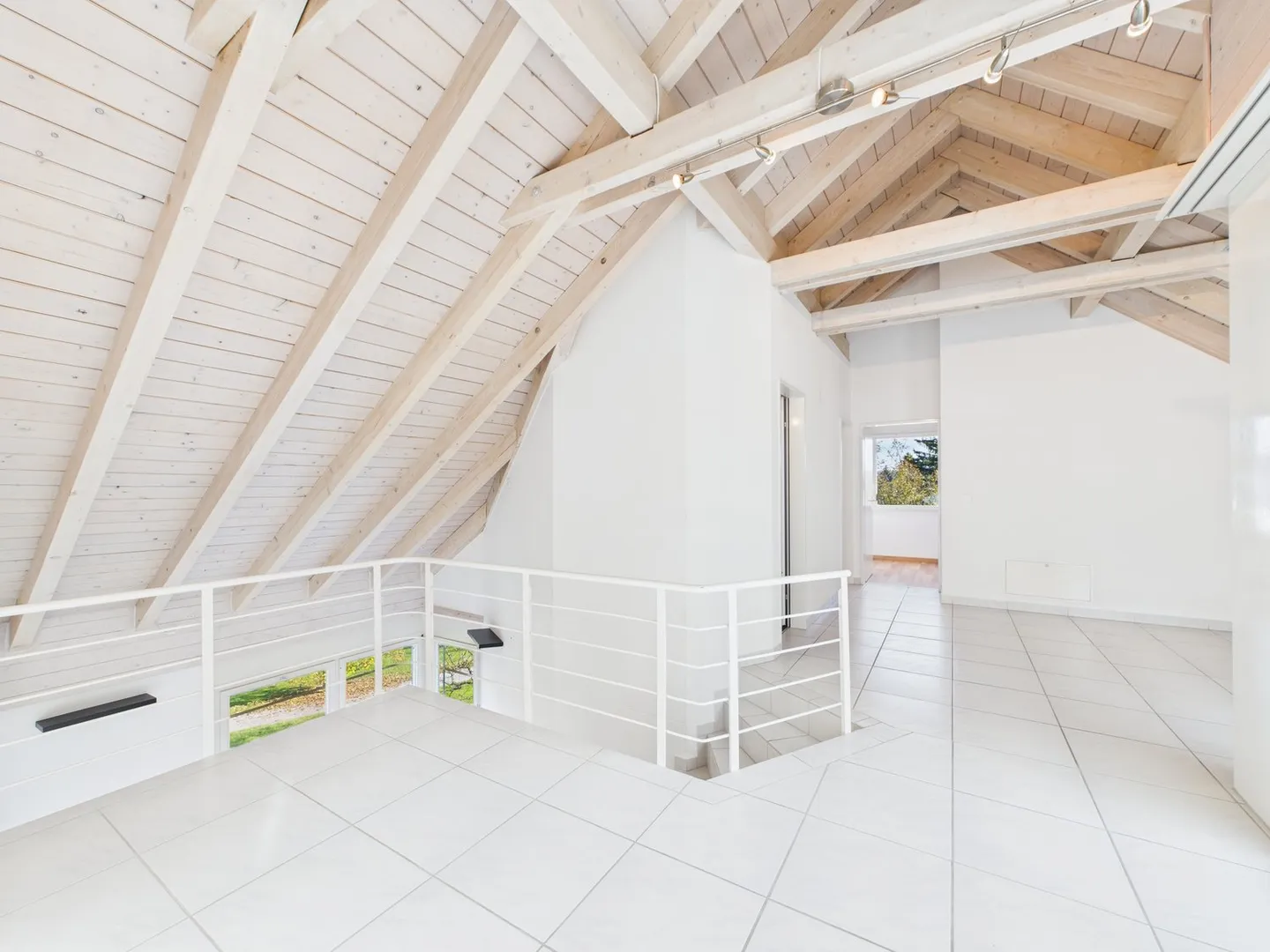 Light-flooded architect house with breathtaking views - Photo 14 of 23