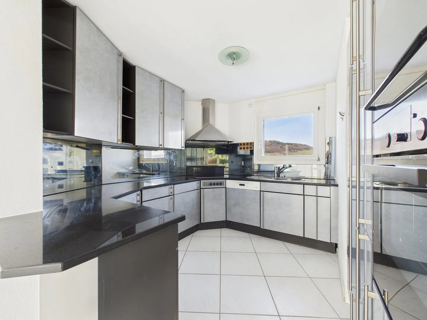 Light-flooded architect house with breathtaking views - Photo 15 of 23