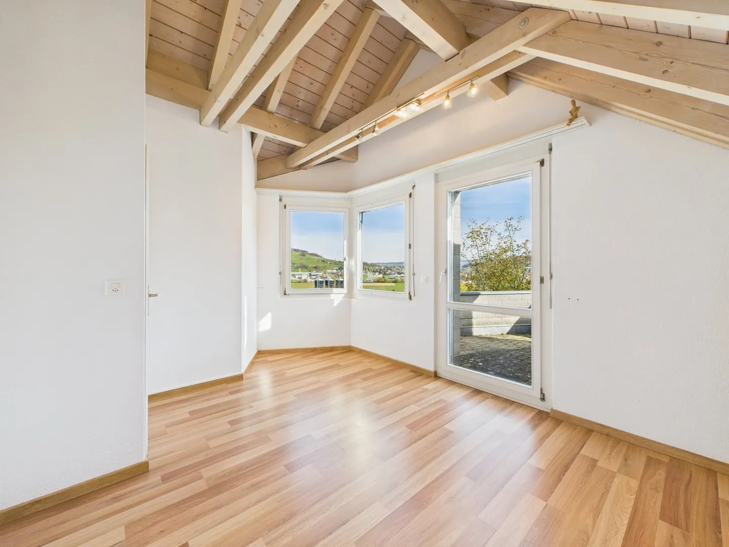 Light-flooded architect house with breathtaking views - Photo 19 of 23