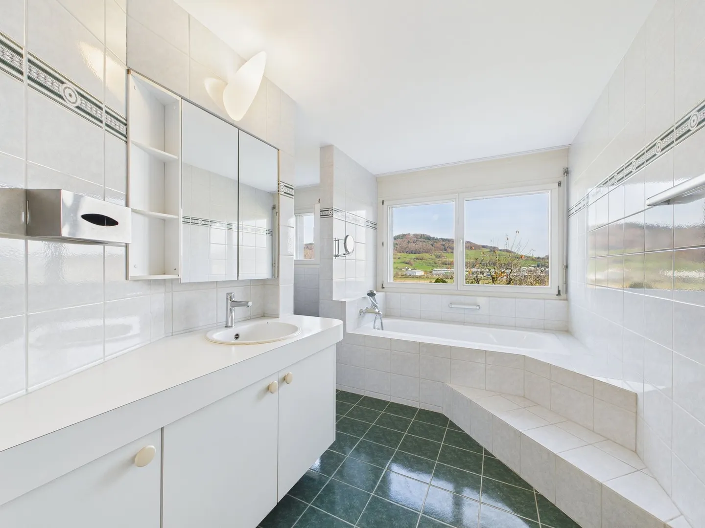 Light-flooded architect house with breathtaking views - Photo 17 of 23