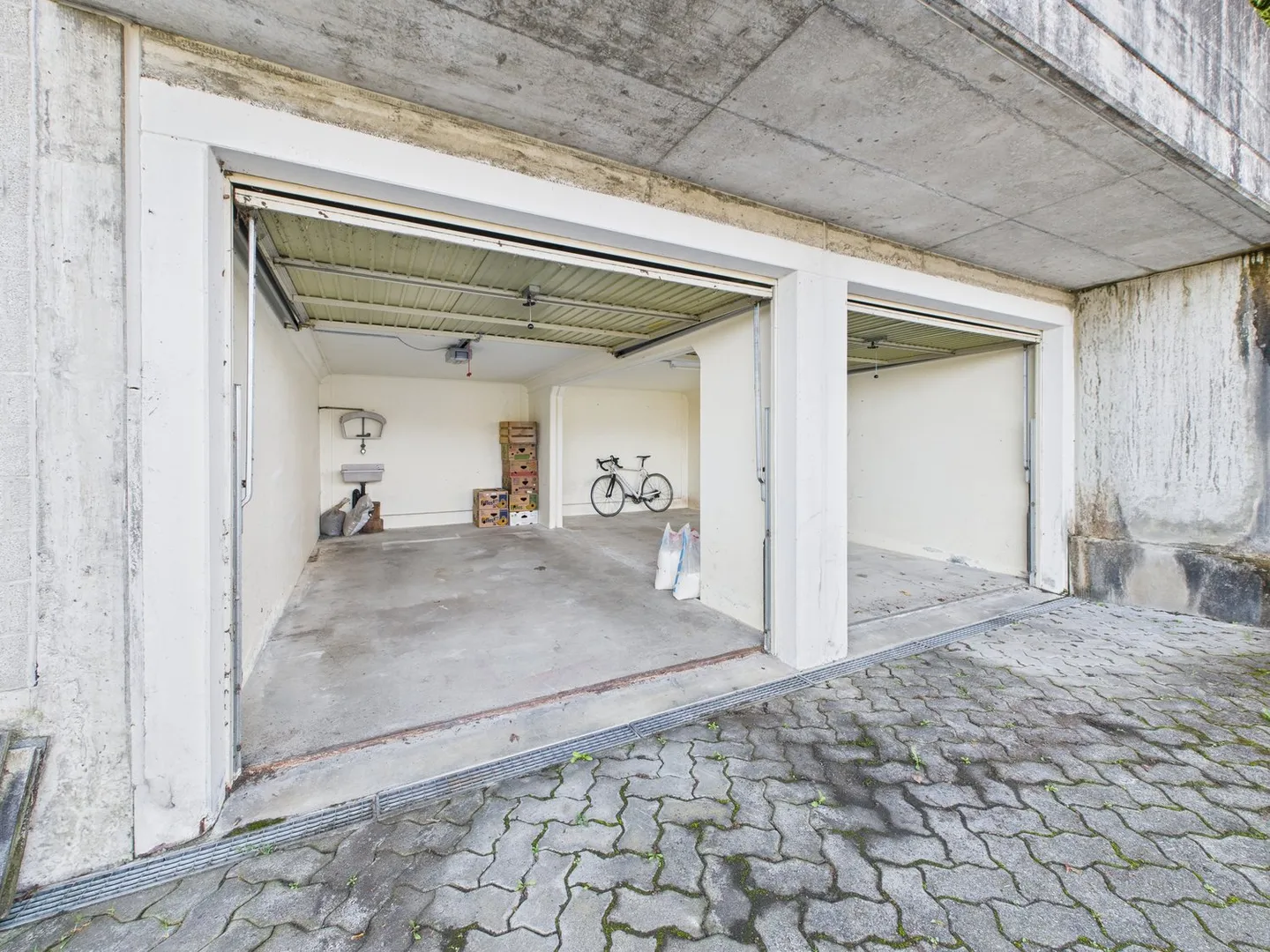 Light-flooded architect house with breathtaking views - Photo 21 of 23