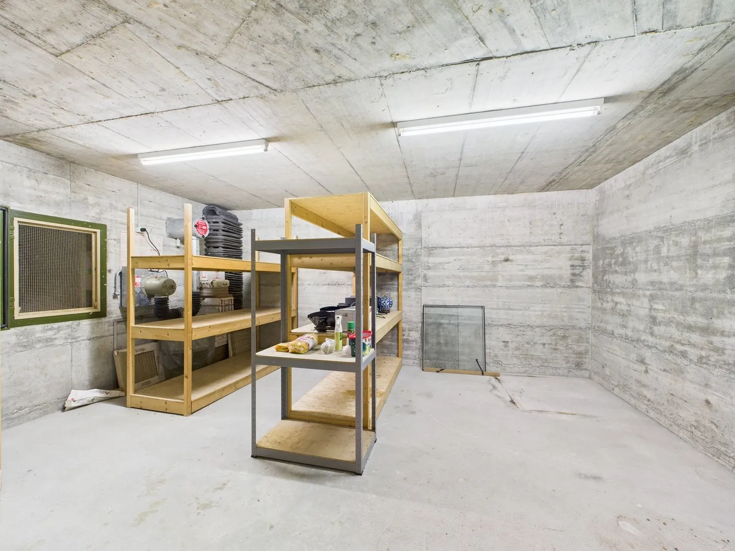 Light-flooded architect house with breathtaking views - Photo 22 of 23