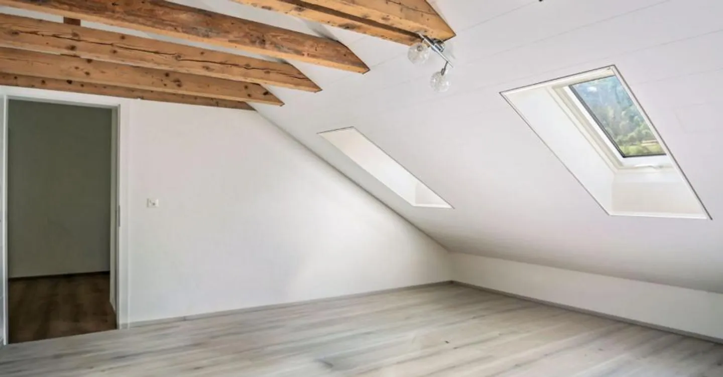 Sonvilier, renovated 5.5-room house with rental space - Photo 13 of 13