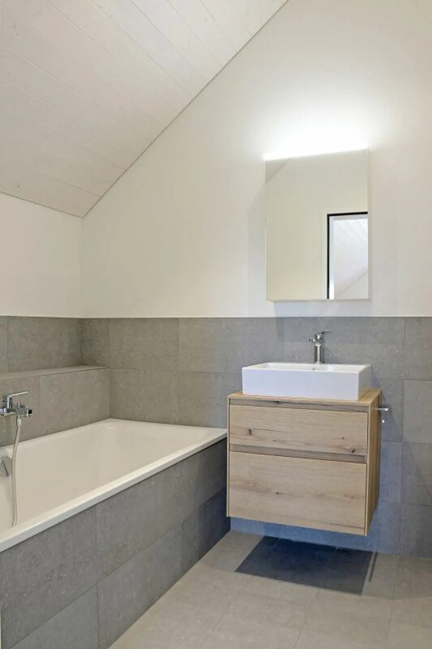 Exklusives Wohnen auf zwei Ebenen - stilvolle Maisonette mit Galeri... - Photo 6 sur 11