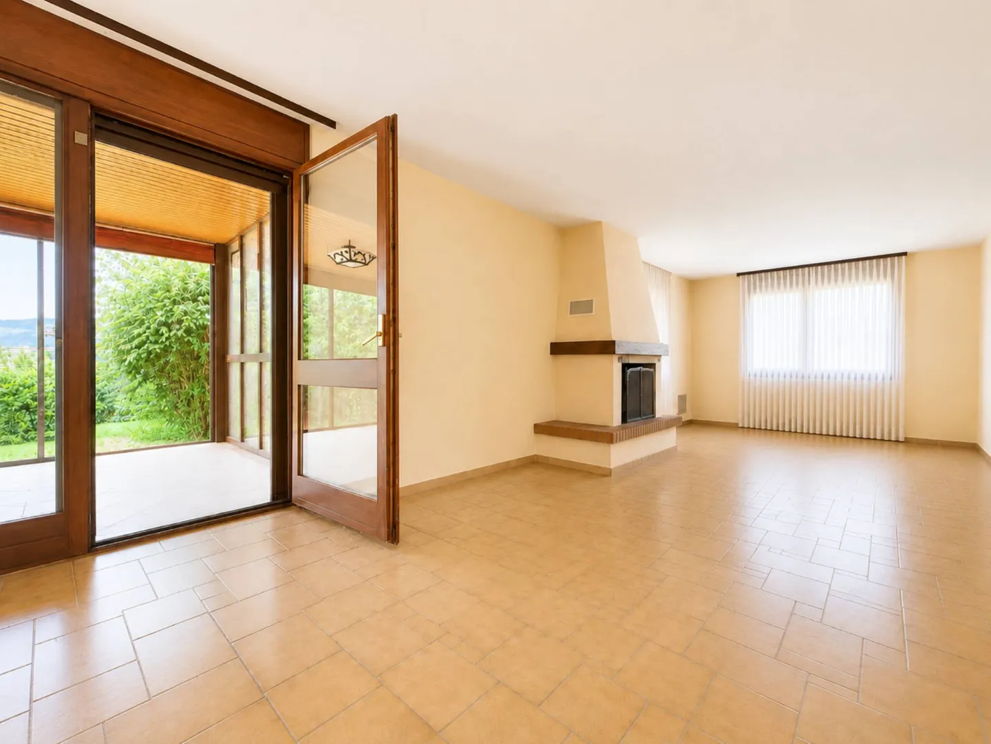 6.5-room villa with independent studio - Photo 2 of 8