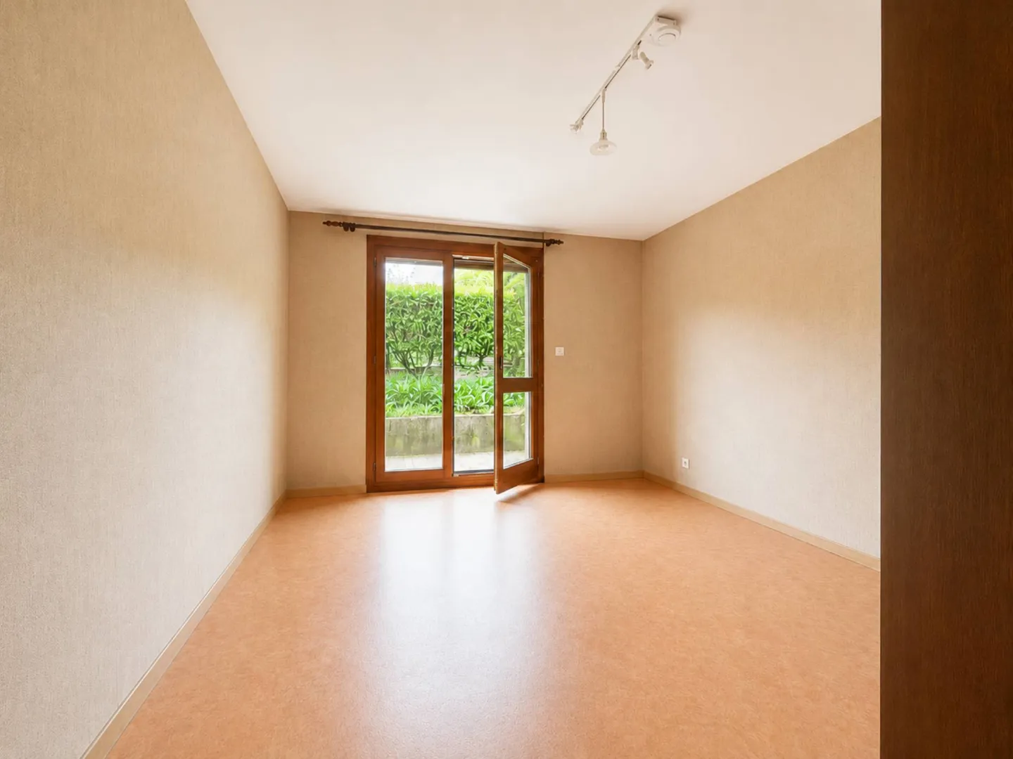 6.5-room villa with independent studio - Photo 5 of 8
