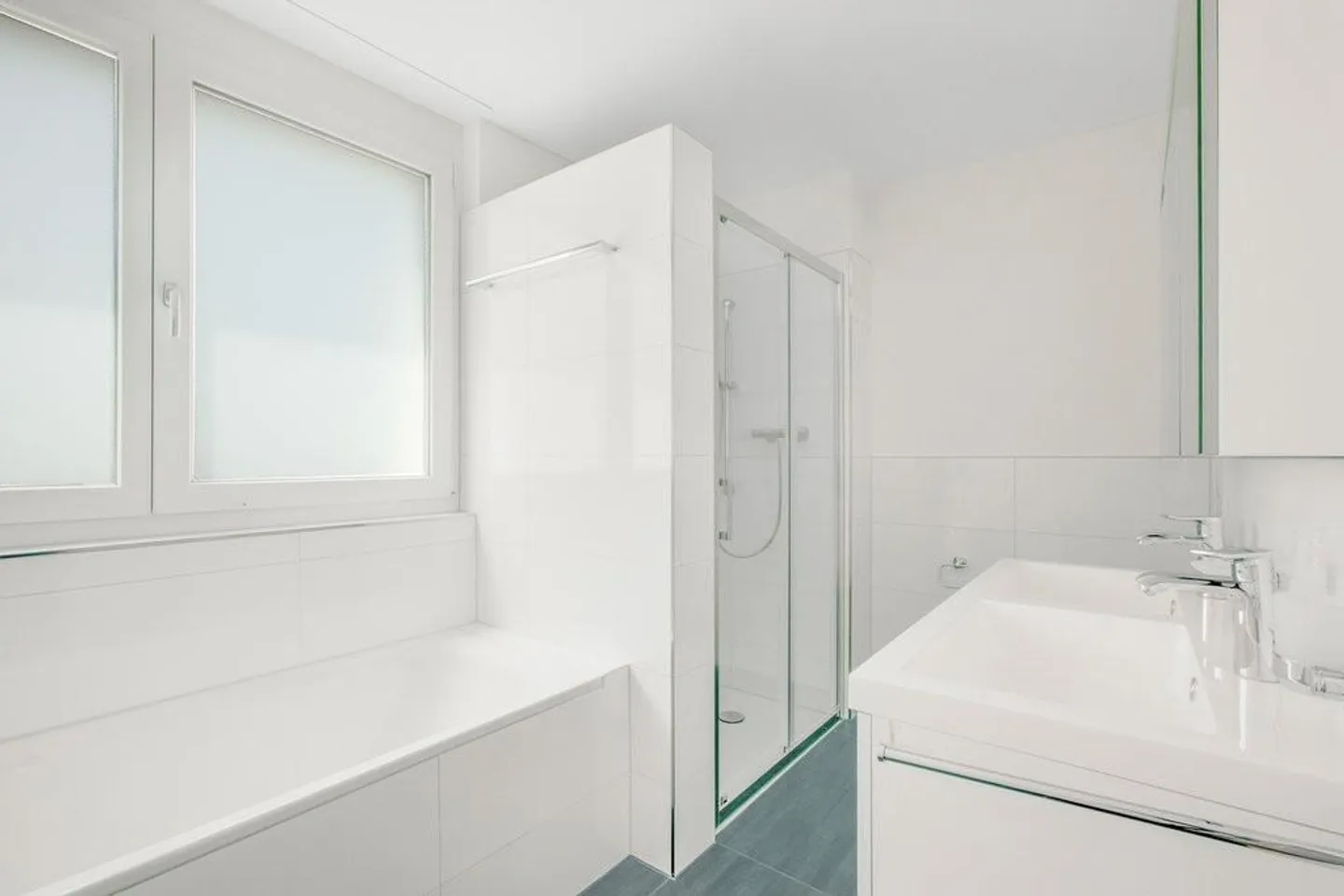 Modernes Apartment mit Geschäften - Foto 3 von 6