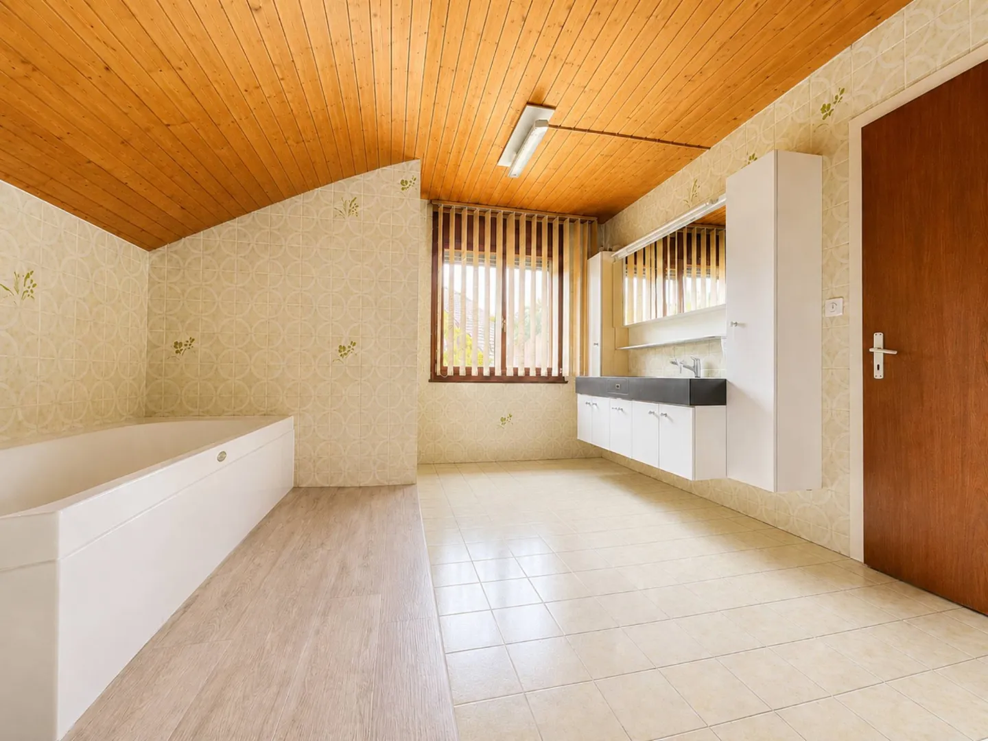 6.5-room villa with independent studio - Photo 8 of 8