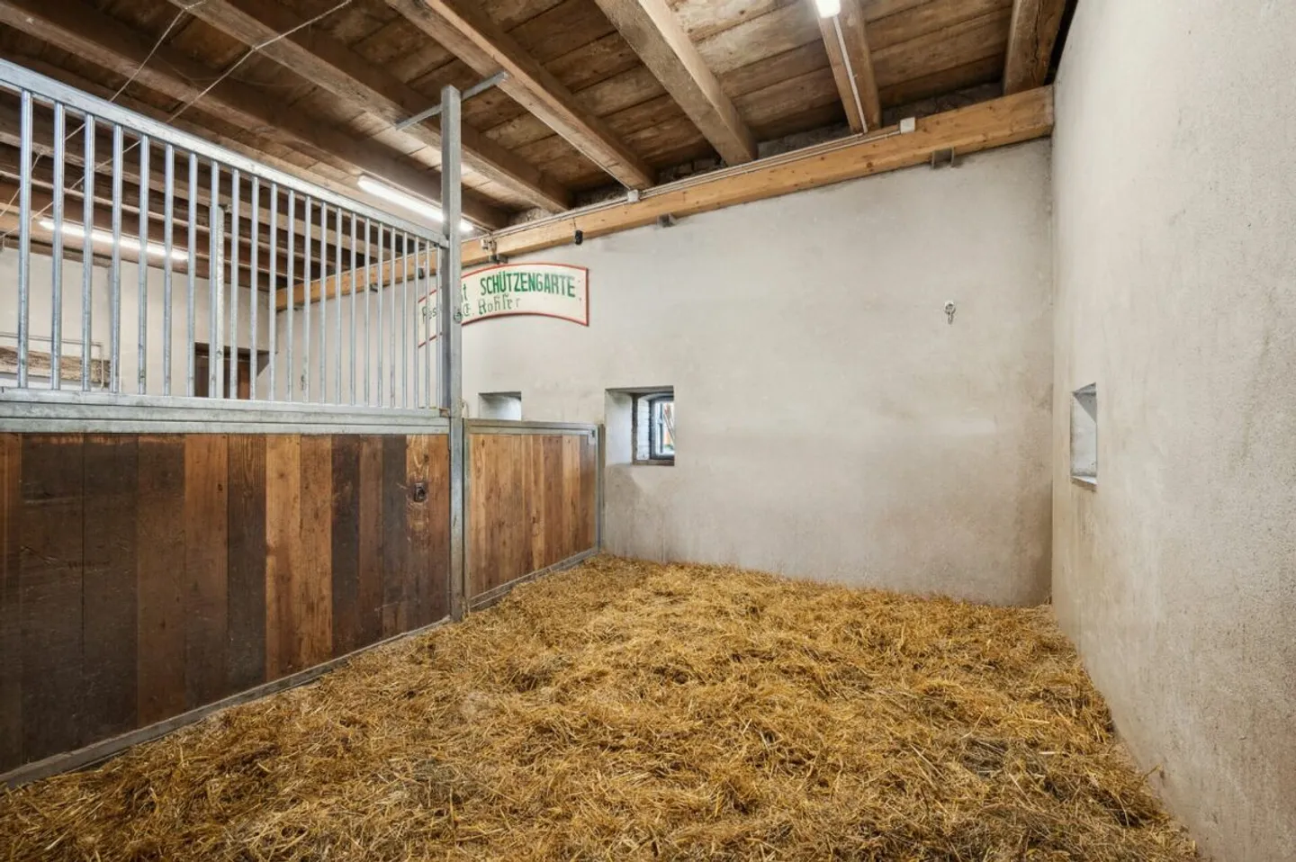RENOVATED EQUESTRIAN PROPERTY IN IDYLLIC SURROUNDINGS FOR PRIVATE HORSE KEEPING - Photo 6 of 10