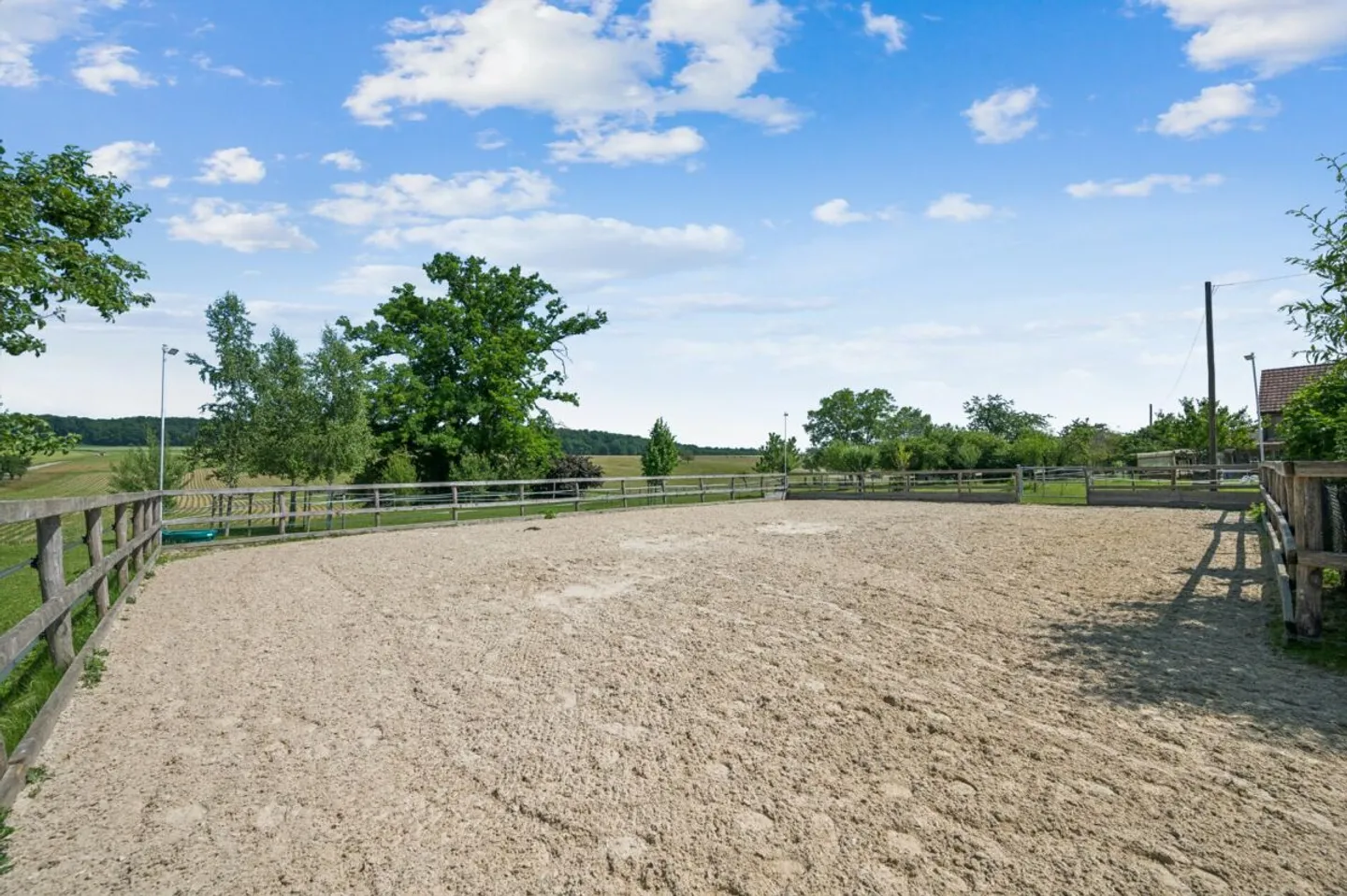 RENOVATED EQUESTRIAN PROPERTY IN IDYLLIC SURROUNDINGS FOR PRIVATE HORSE KEEPING - Photo 7 of 10