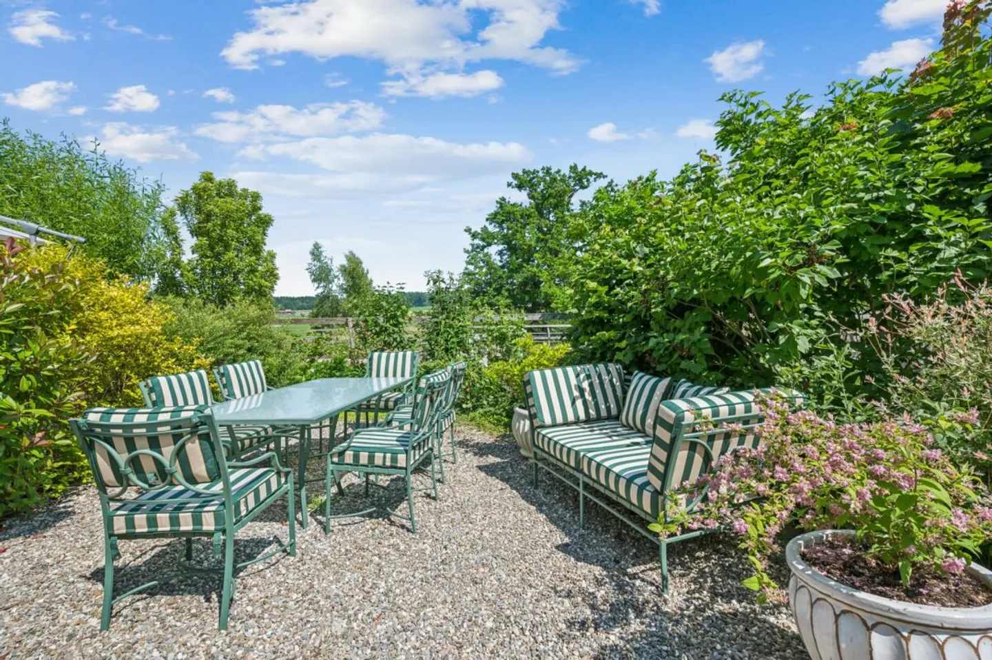 RENOVATED EQUESTRIAN PROPERTY IN IDYLLIC SURROUNDINGS FOR PRIVATE HORSE KEEPING - Photo 9 of 10