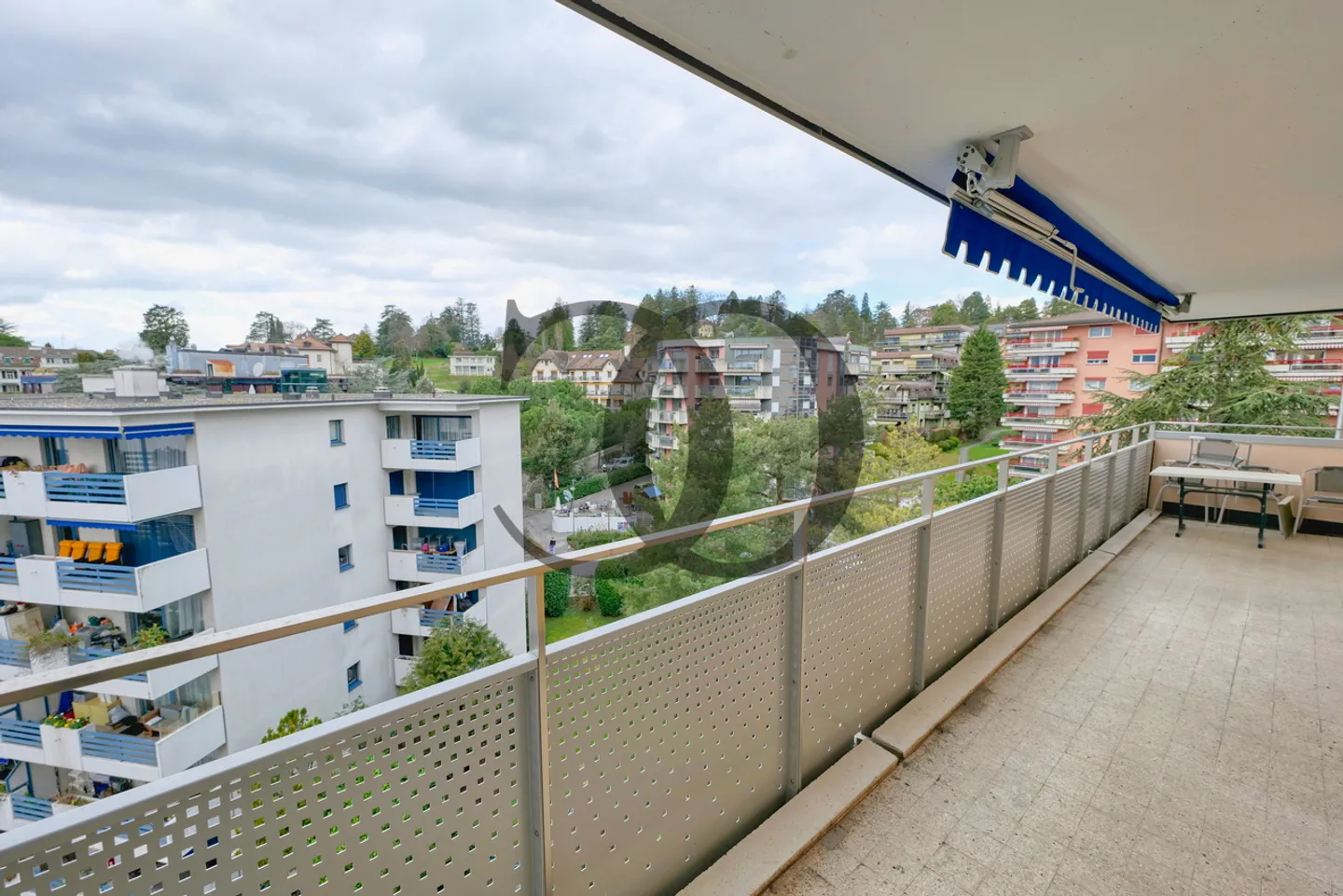 Superbo appartamento di 3,5 locali con balcone e vista - Foto 10 di 12