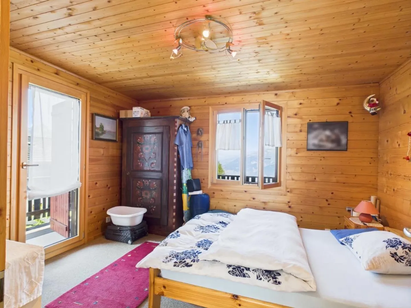 Cozy chalet with panoramic views in the Valais mountains - Photo 5 of 9