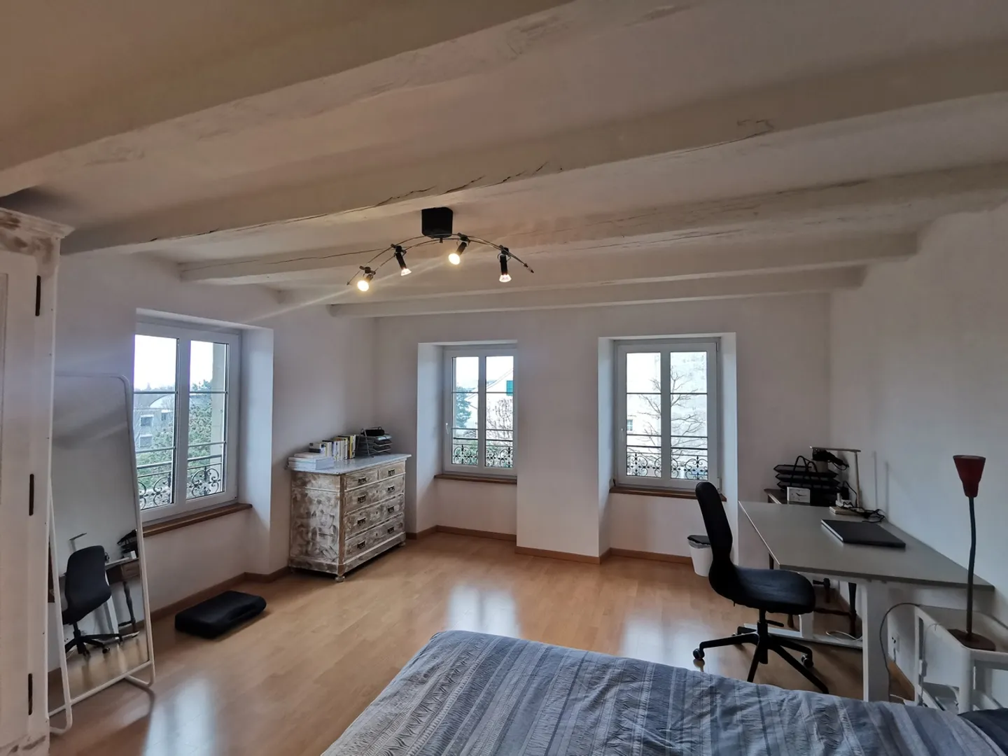 Charming room in a shared apartment close to EPFL and UNIL - Photo 1 of 5