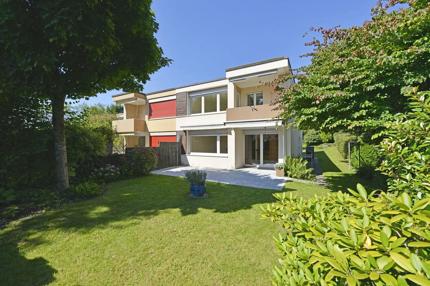 Casa a schiera di 6,5 stanze con giardino - Foto 1 di 20
