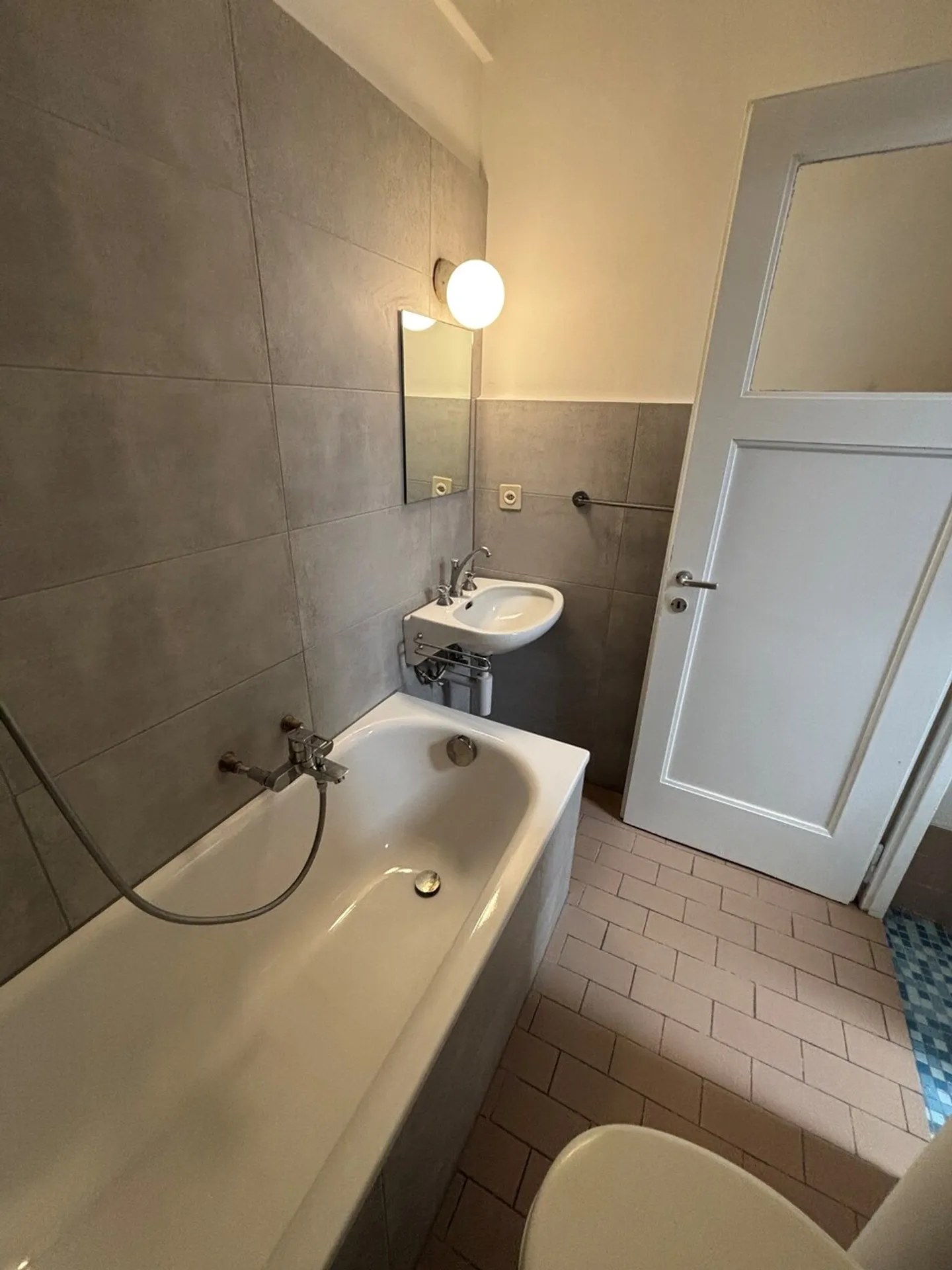 Studio on the 3rd floor in Clarens - Photo 5 of 5