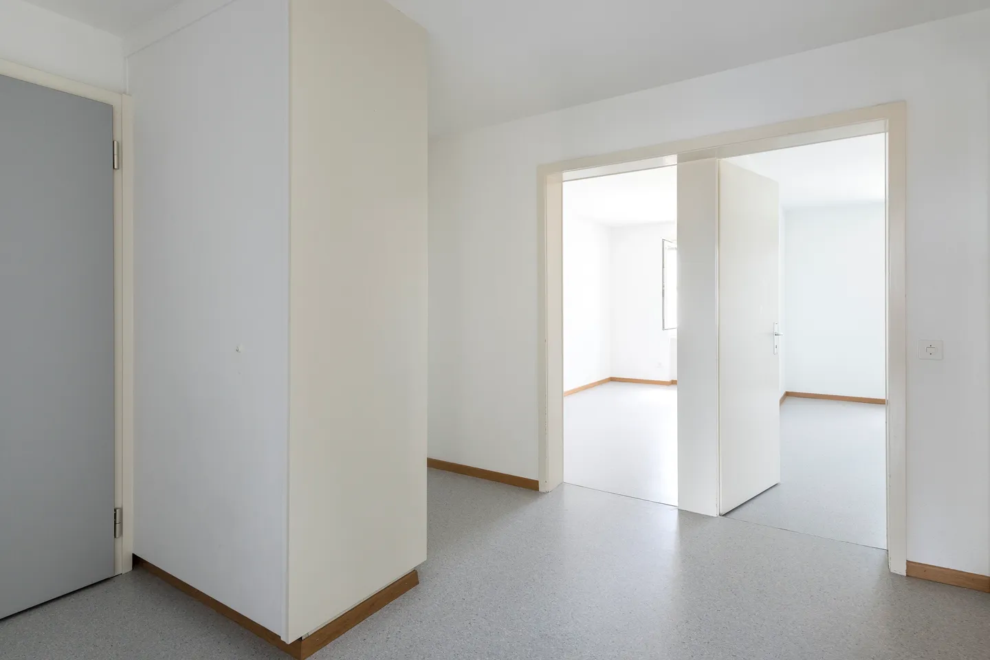 Apartment for rent - Photo 4 of 9