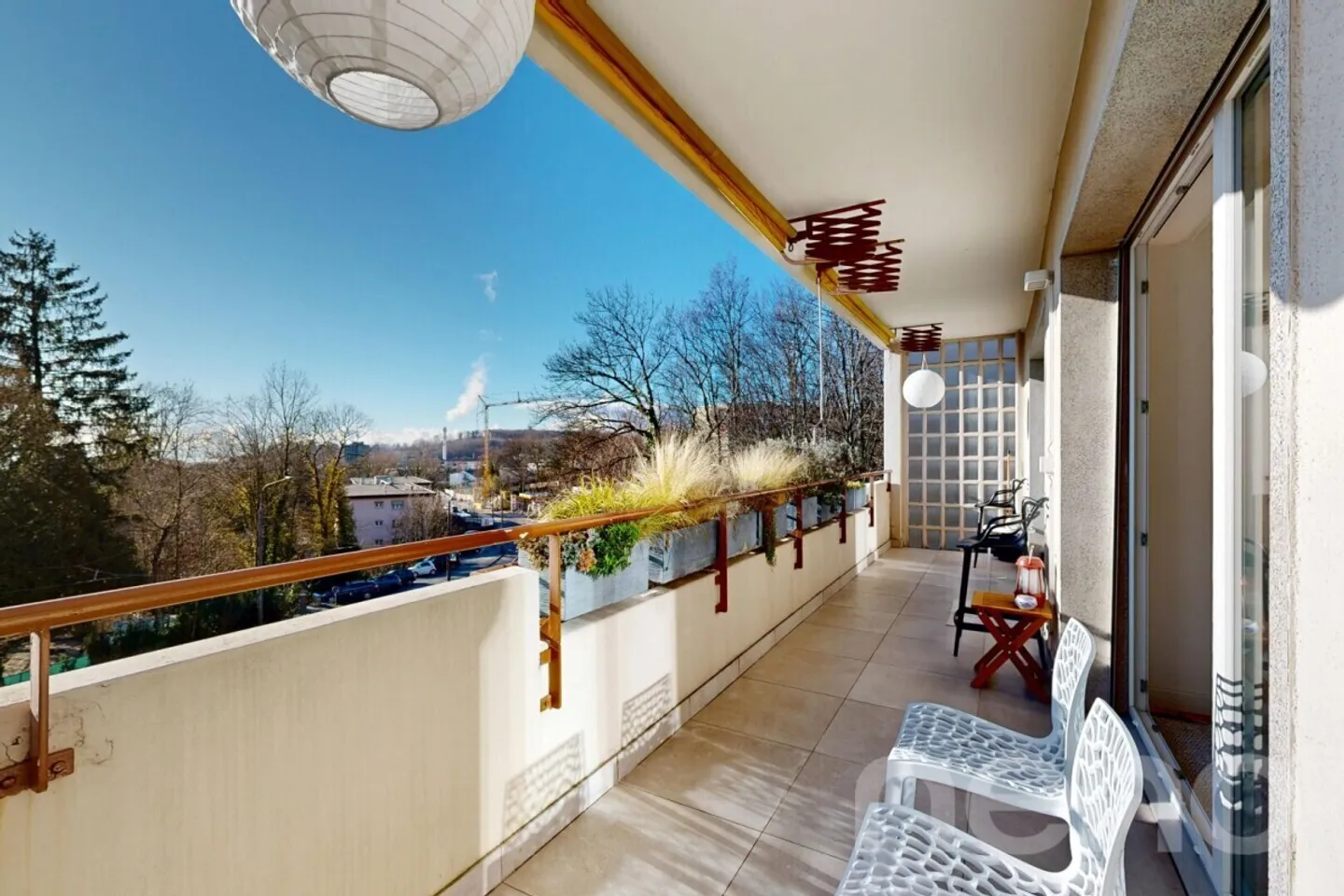 Appartamento luminoso con 4 camere da letto, balconi e vista libera - Foto 2 di 12