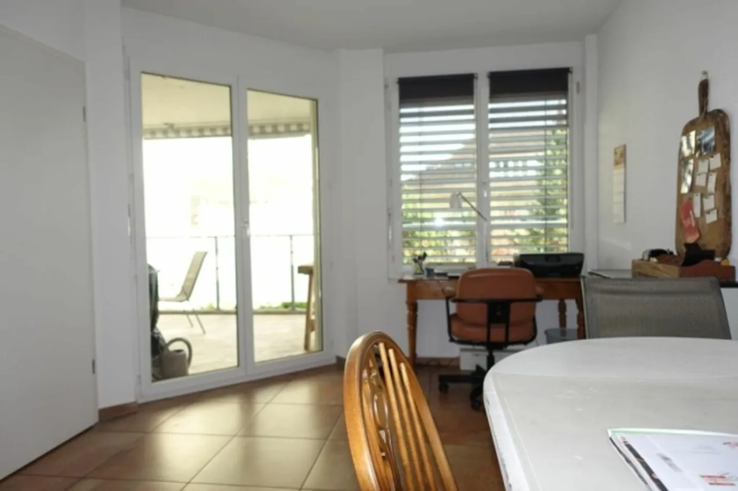 Appartement en copropriété rénové de 4,5 pièces avec deux balcons et place de parking souterrain - Photo 11 sur 19