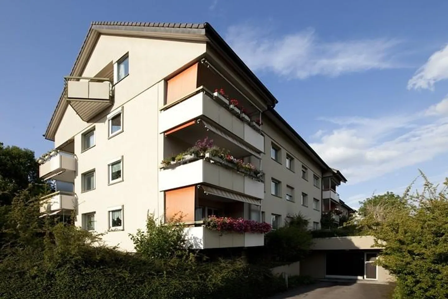 Great apartment with sunny balcony - Photo 1 of 6